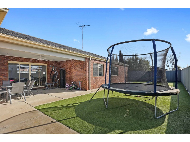 10 Moorhen Drive, Lara VIC 3212
