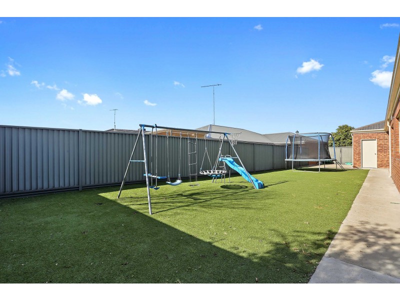 10 Moorhen Drive, Lara VIC 3212