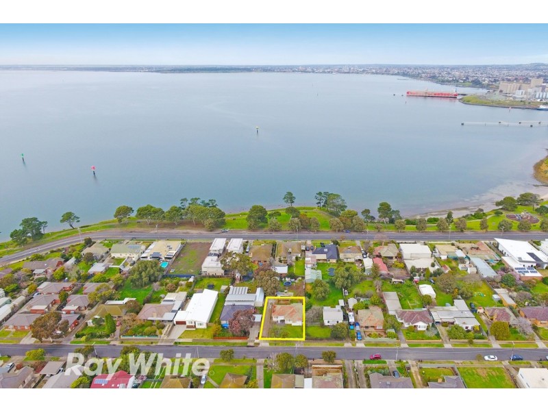 18A Pine Avenue, North Shore VIC 3214