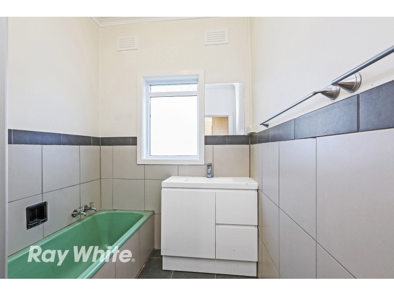 18A Pine Avenue, North Shore VIC 3214