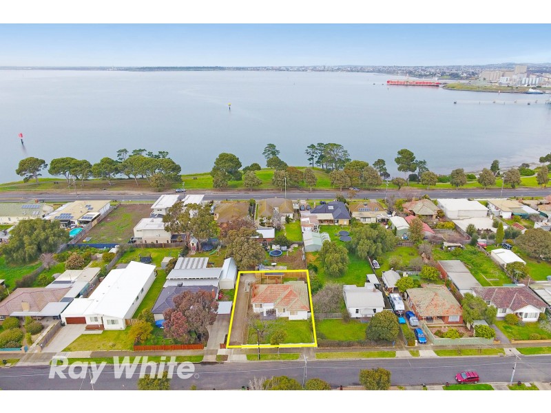 18A Pine Avenue, North Shore VIC 3214