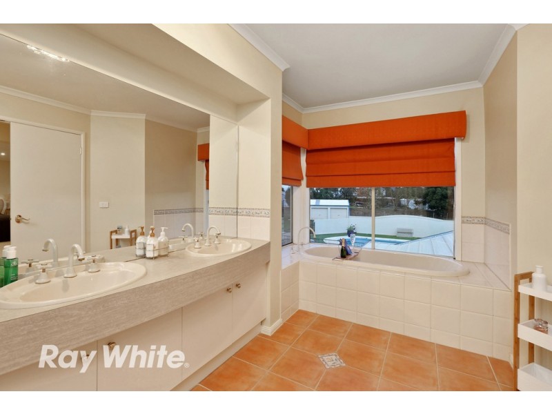 10 Osterlund Court, Lara VIC 3212