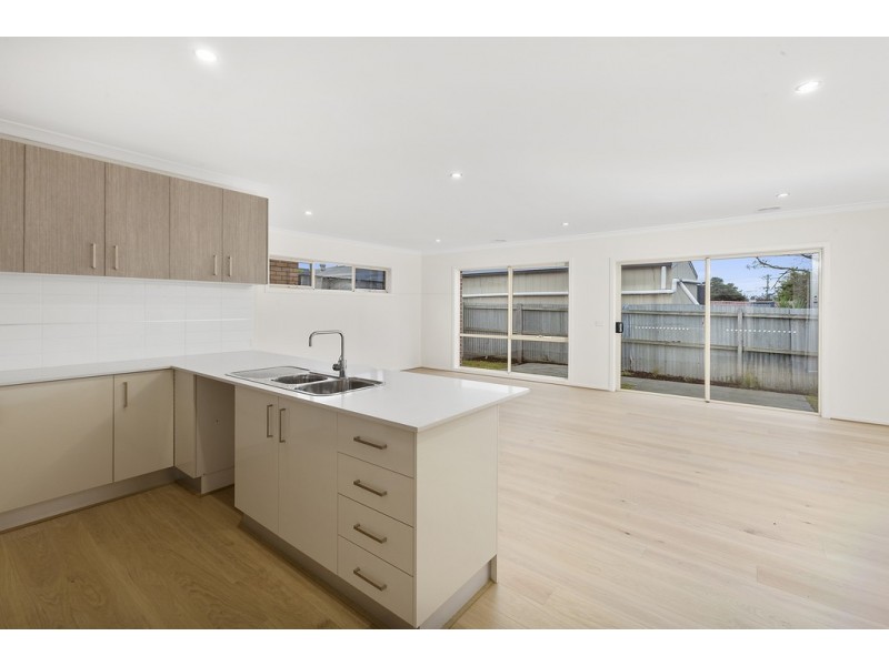 2/127 Ballarat Road, Bell Park VIC 3215