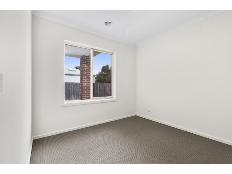 2/127 Ballarat Road, Bell Park VIC 3215