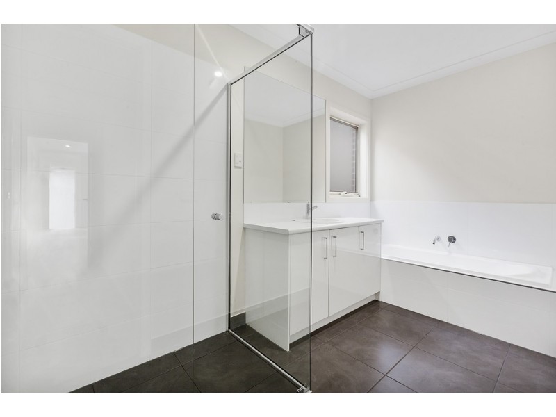 2/127 Ballarat Road, Bell Park VIC 3215