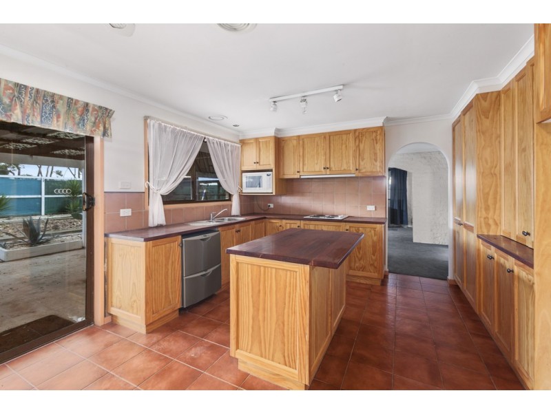 40 Coonawarra Drive, Avalon VIC 3212