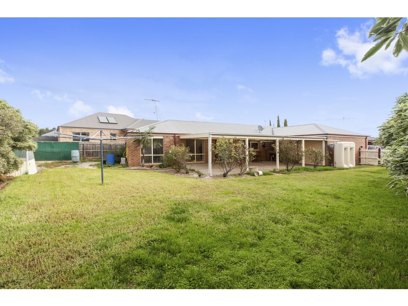 23 Greenleaf Drive, Lara VIC 3212