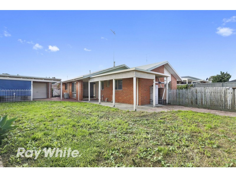 7 Dunmow Crescent, Hamlyn Heights VIC 3215