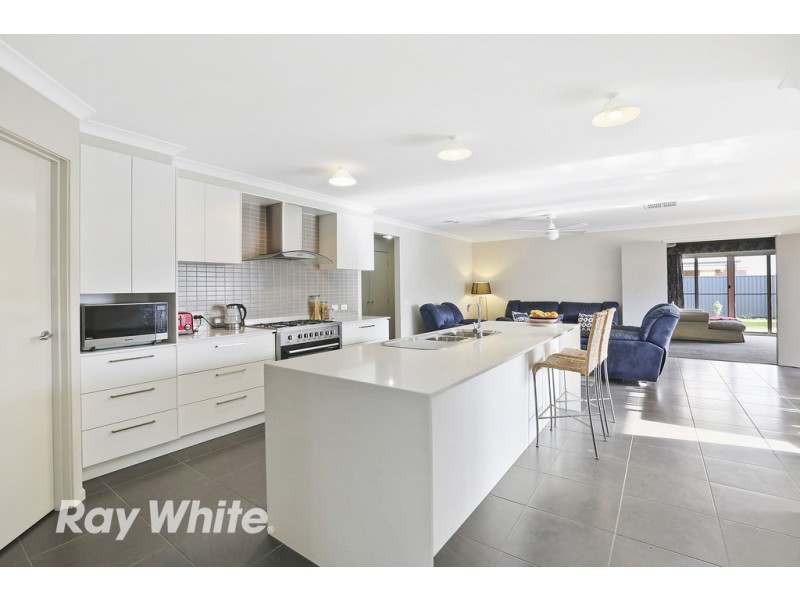 73 Eastlakes Boulevard, Lara VIC 3212