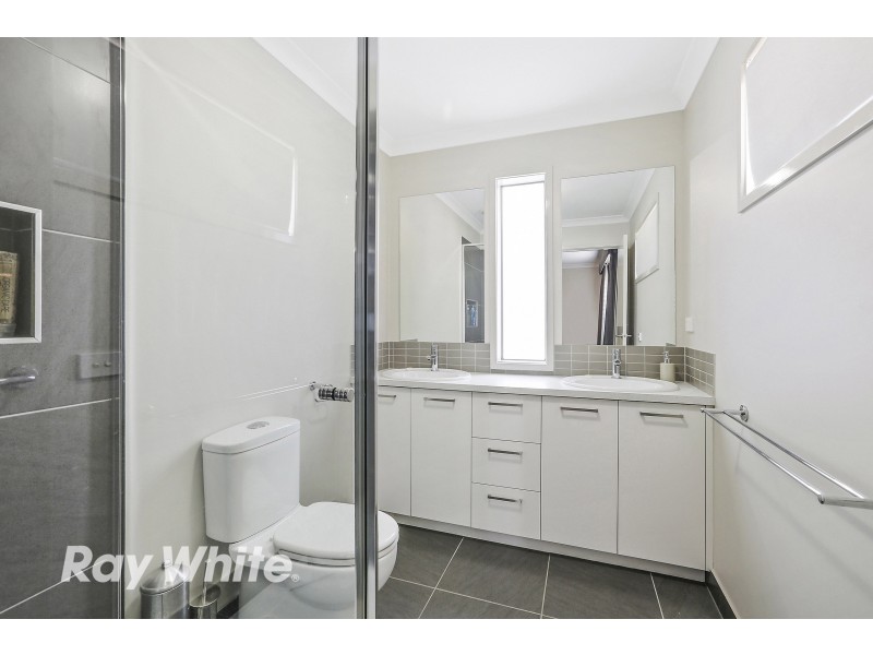 73 Eastlakes Boulevard, Lara VIC 3212