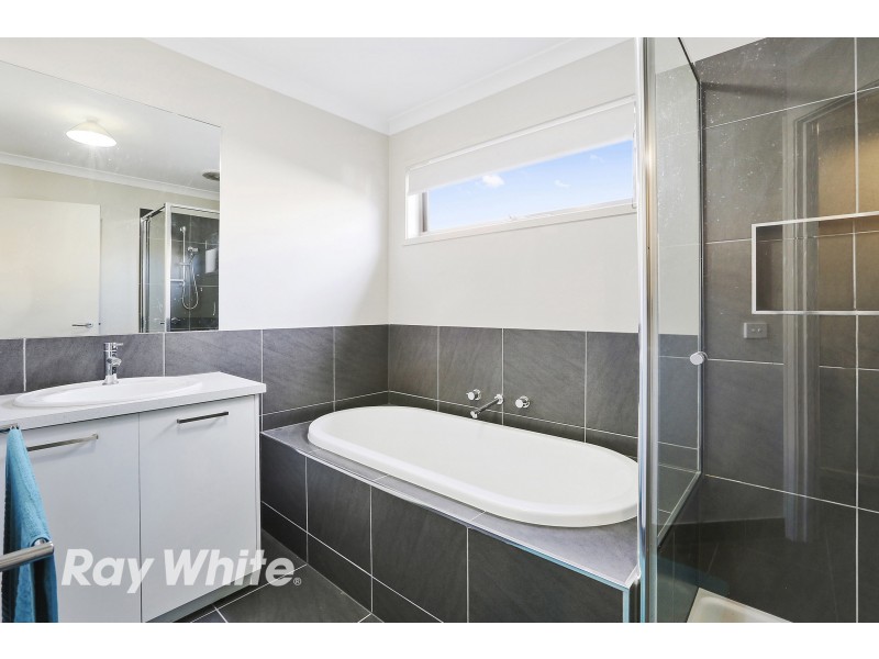 73 Eastlakes Boulevard, Lara VIC 3212