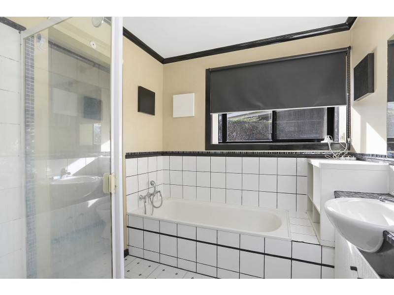 9 Merlin Crescent, Corio VIC 3214