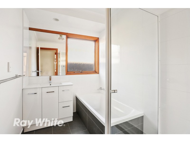 17 Cameron Crescent, Lara VIC 3212