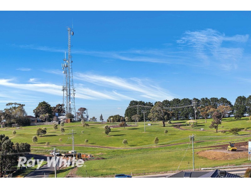 7 Meltham Avenue, Highton VIC 3216