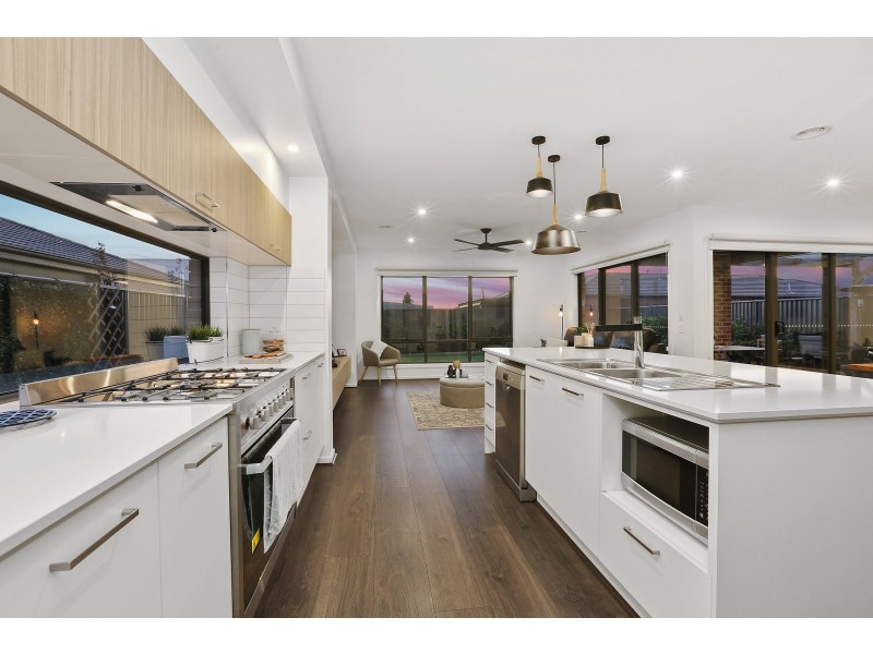 13 Quail Drive, Lara VIC 3212