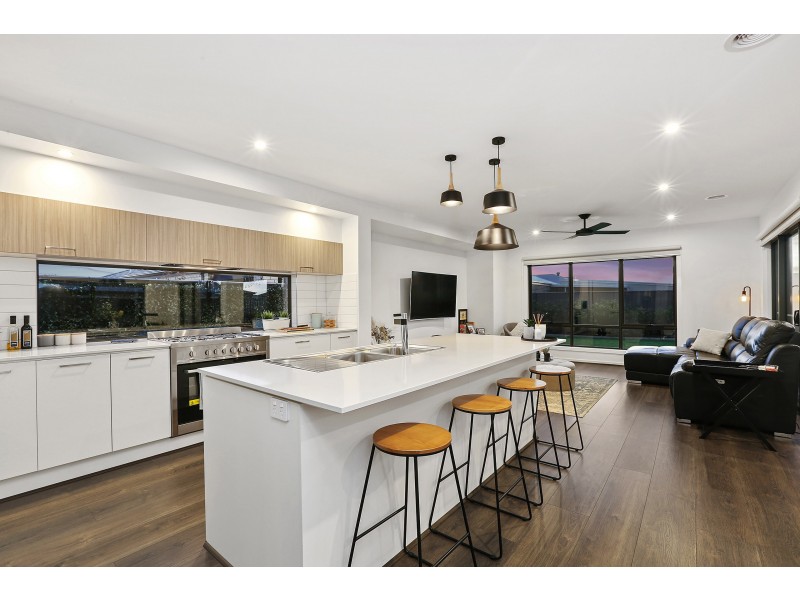 13 Quail Drive, Lara VIC 3212