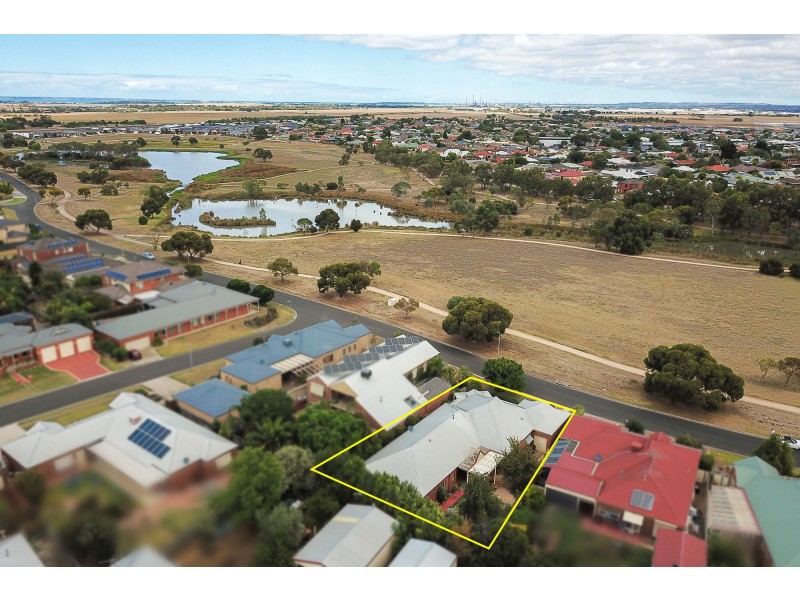 21 Lakeside Boulevard, Lara VIC 3212