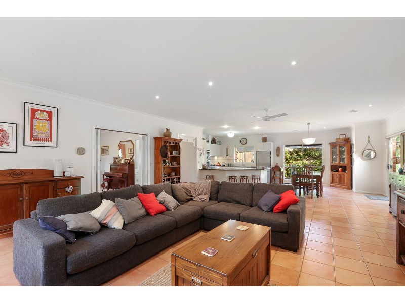 21 Lakeside Boulevard, Lara VIC 3212