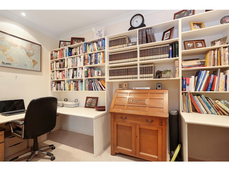 21 Lakeside Boulevard, Lara VIC 3212