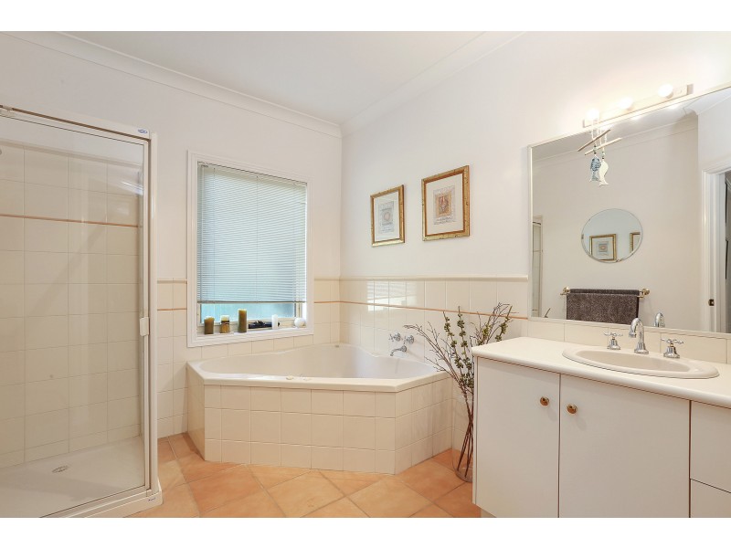 21 Lakeside Boulevard, Lara VIC 3212