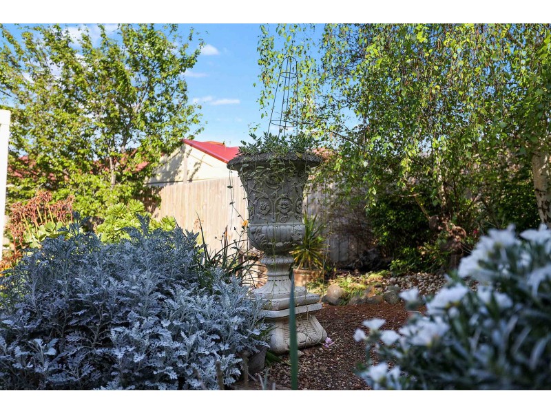 21 Lakeside Boulevard, Lara VIC 3212