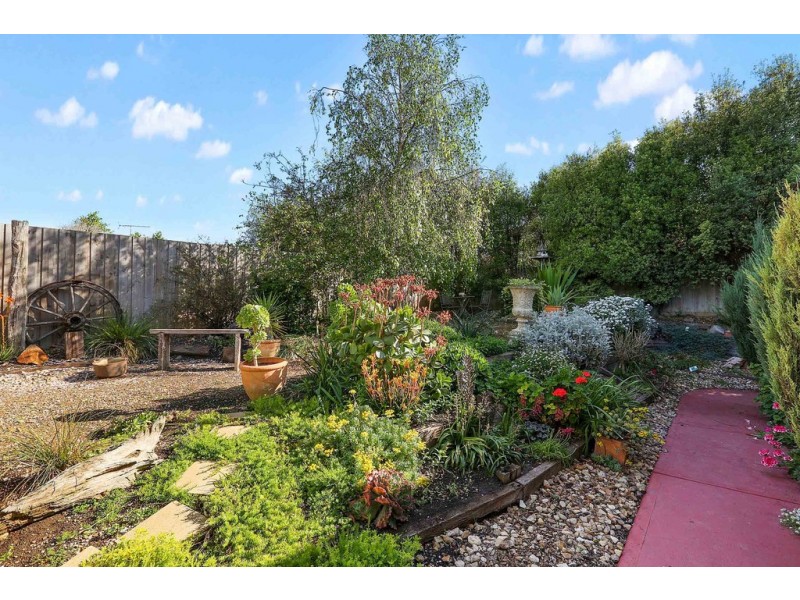 21 Lakeside Boulevard, Lara VIC 3212