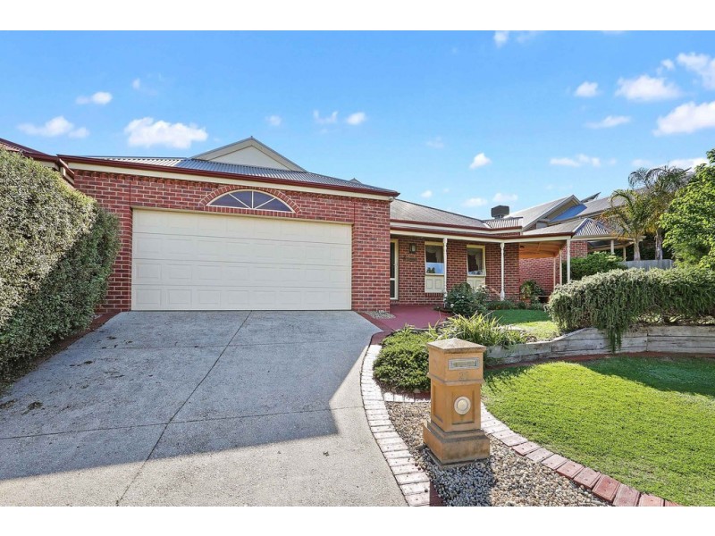 21 Lakeside Boulevard, Lara VIC 3212