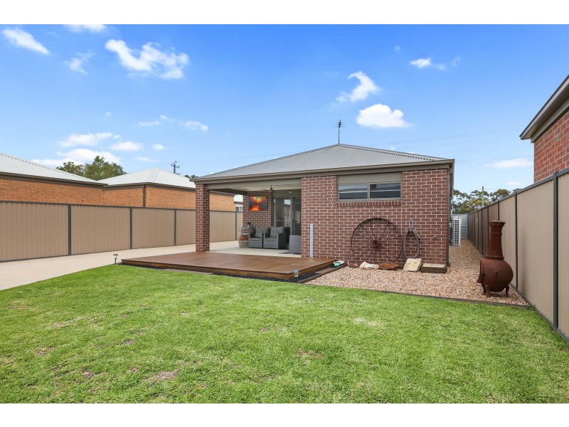 14 Forest Road North, Lara VIC 3212