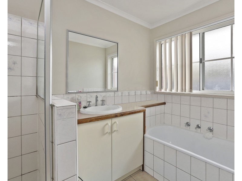 1/50 Cameron Crescent, Lara VIC 3212