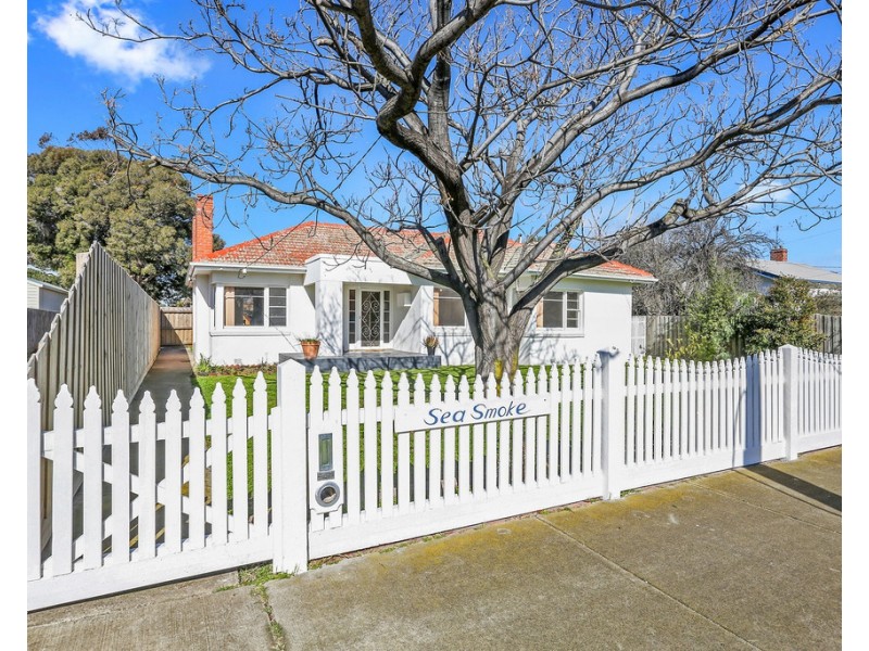 18A Pine Avenue, North Shore VIC 3214