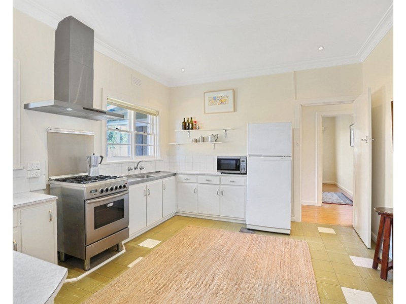 18A Pine Avenue, North Shore VIC 3214