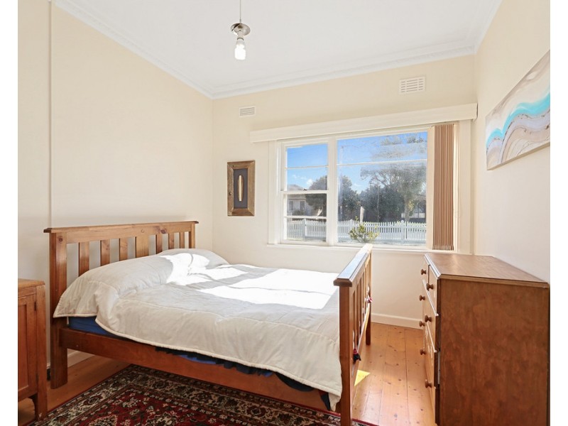 18A Pine Avenue, North Shore VIC 3214