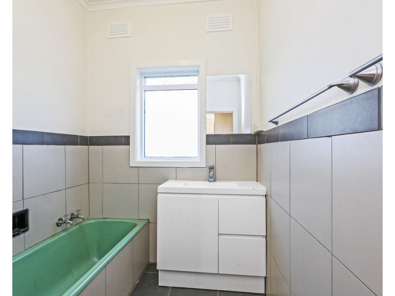 18A Pine Avenue, North Shore VIC 3214