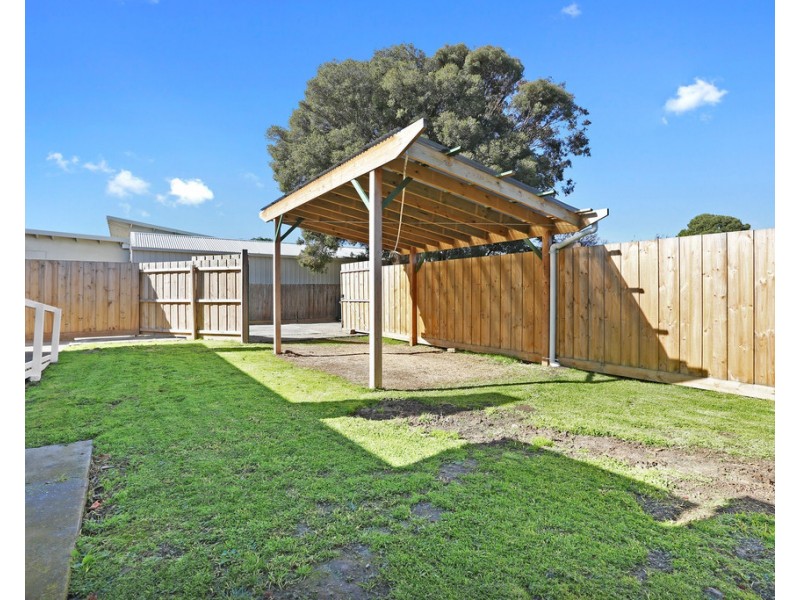 18A Pine Avenue, North Shore VIC 3214