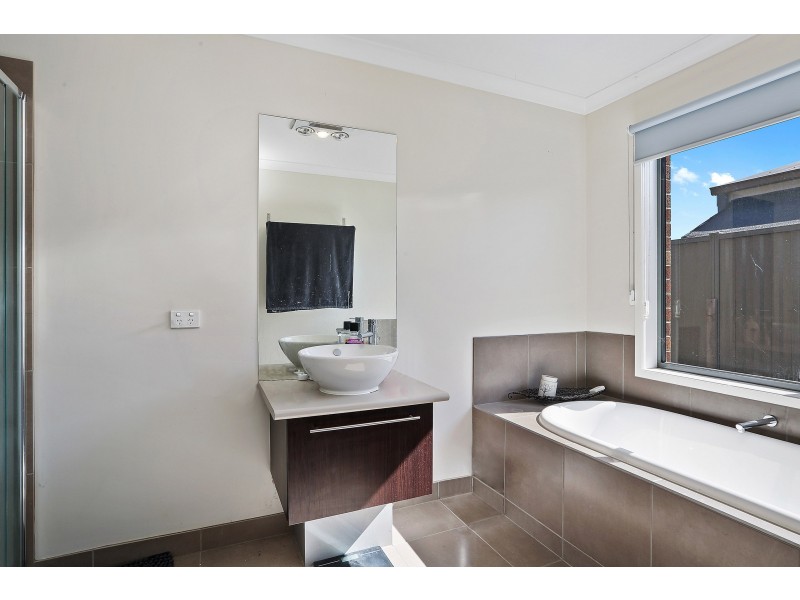 14 Barnong Way, Lara VIC 3212