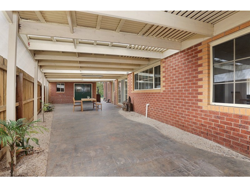 11 Richard Drive, Lara VIC 3212