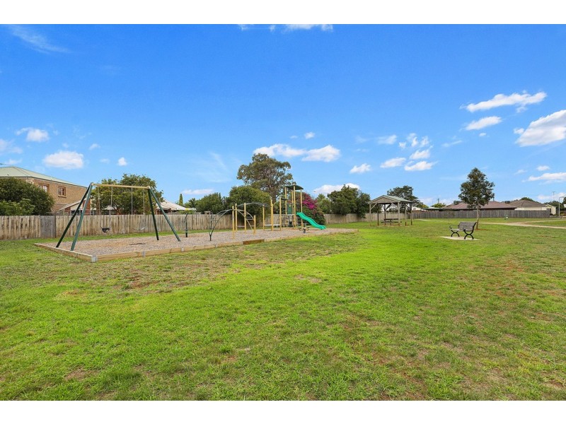 11 Richard Drive, Lara VIC 3212