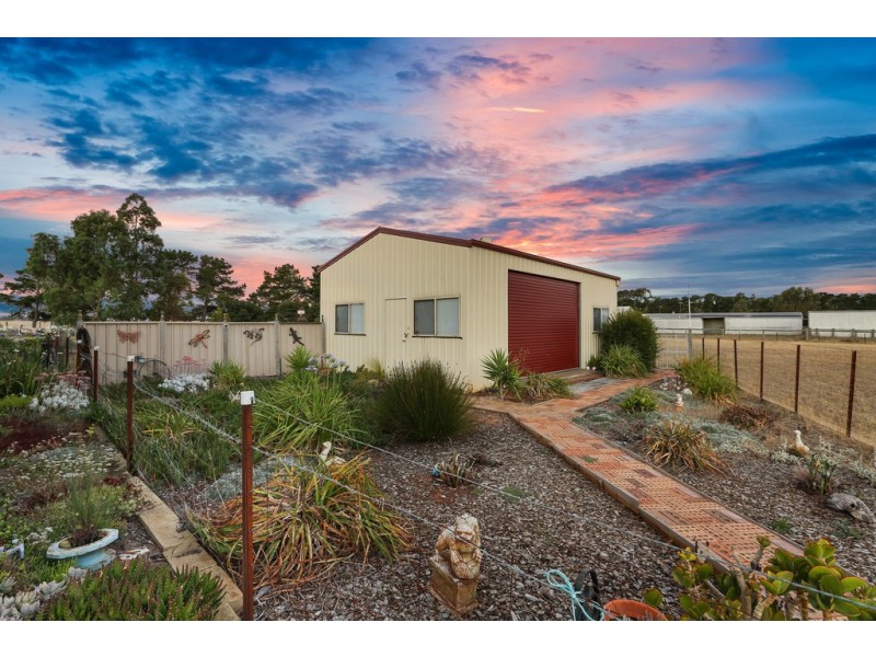 420 Branch Road, Lara VIC 3212