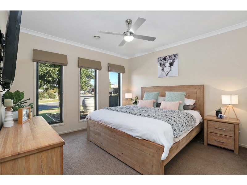 45 Moorhen Drive, Lara VIC 3212