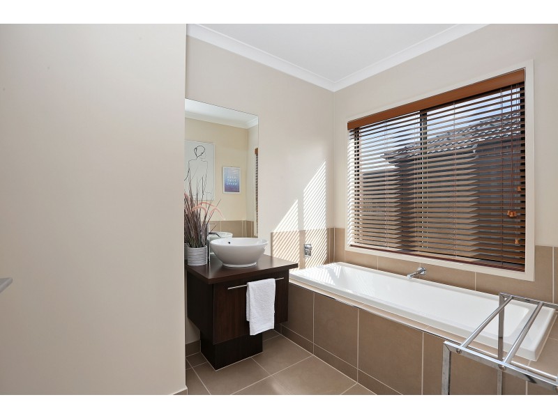 45 Moorhen Drive, Lara VIC 3212