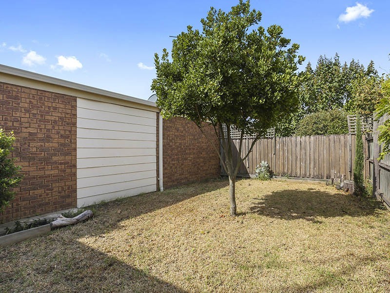 1/12 St James Street, St Albans Park VIC 3219