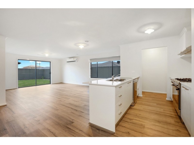 38-40 Sunflower Way, Lara VIC 3212