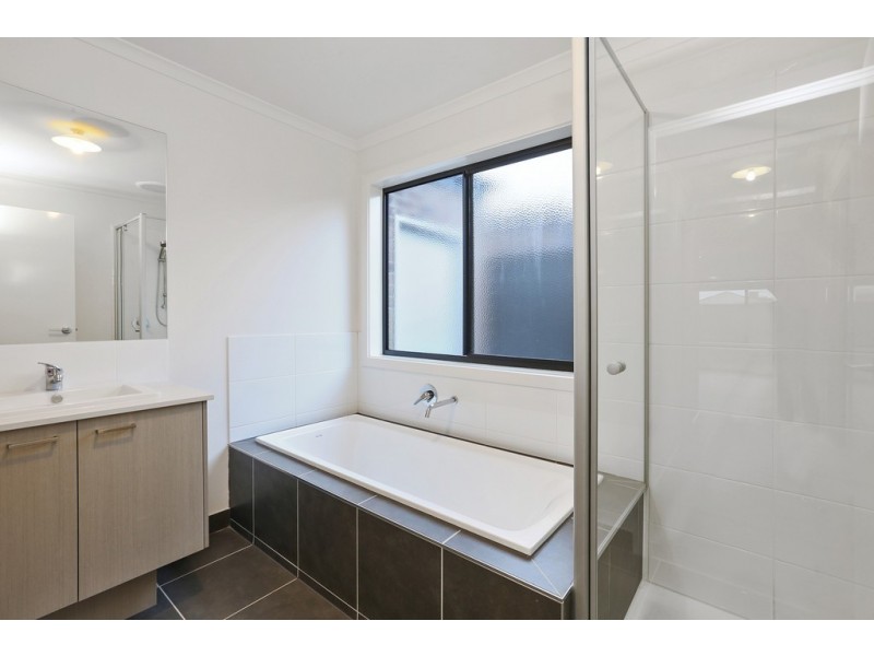 38-40 Sunflower Way, Lara VIC 3212