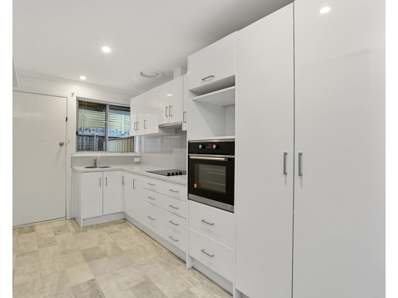 2/10 Oliver Street, Manifold Heights VIC 3218