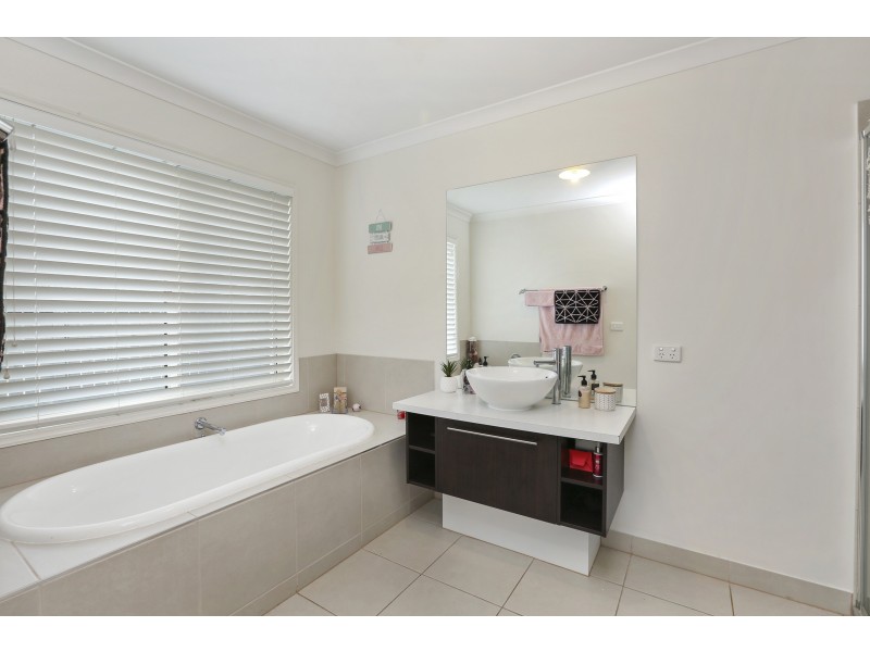 7 Weerana Way, Lara VIC 3212