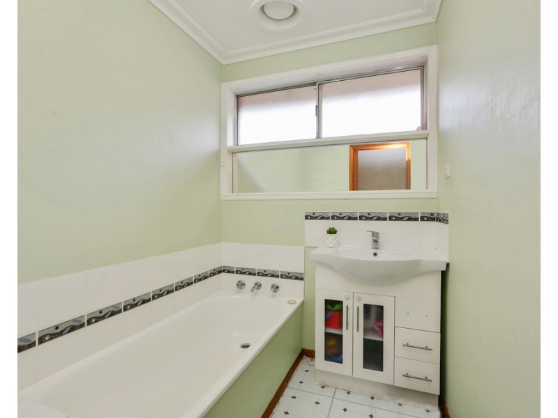 83 Smeaton Close, Lara VIC 3212