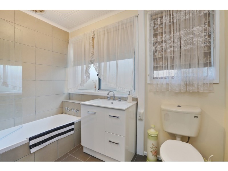 15 Peacock Avenue, Norlane VIC 3214