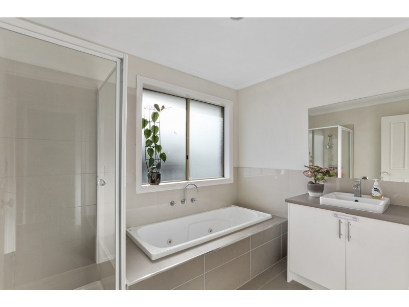 14-15 Bluewren Close, Lara VIC 3212