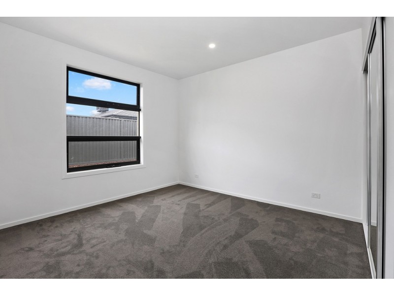 27 Canterbury Road West, Lara VIC 3212