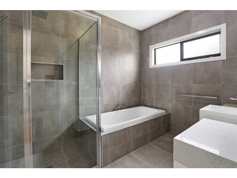 27 Canterbury Road West, Lara VIC 3212